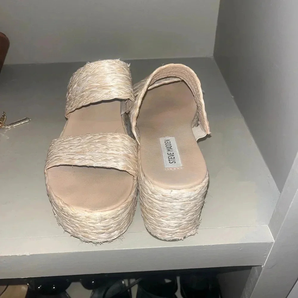 Steven Madden | slip on sandal | size 8 - Picture 6 of 7
